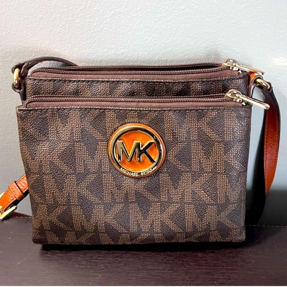 Michael Kors Crossbody (built in wallet)